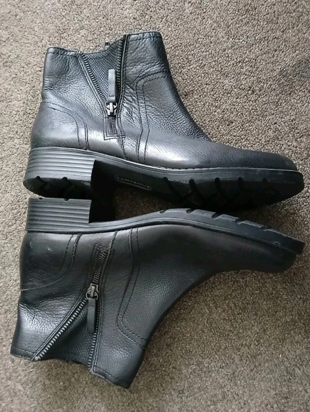 Comfortiva Women's Black Side-Zip Leather Ankle Boots Size 7